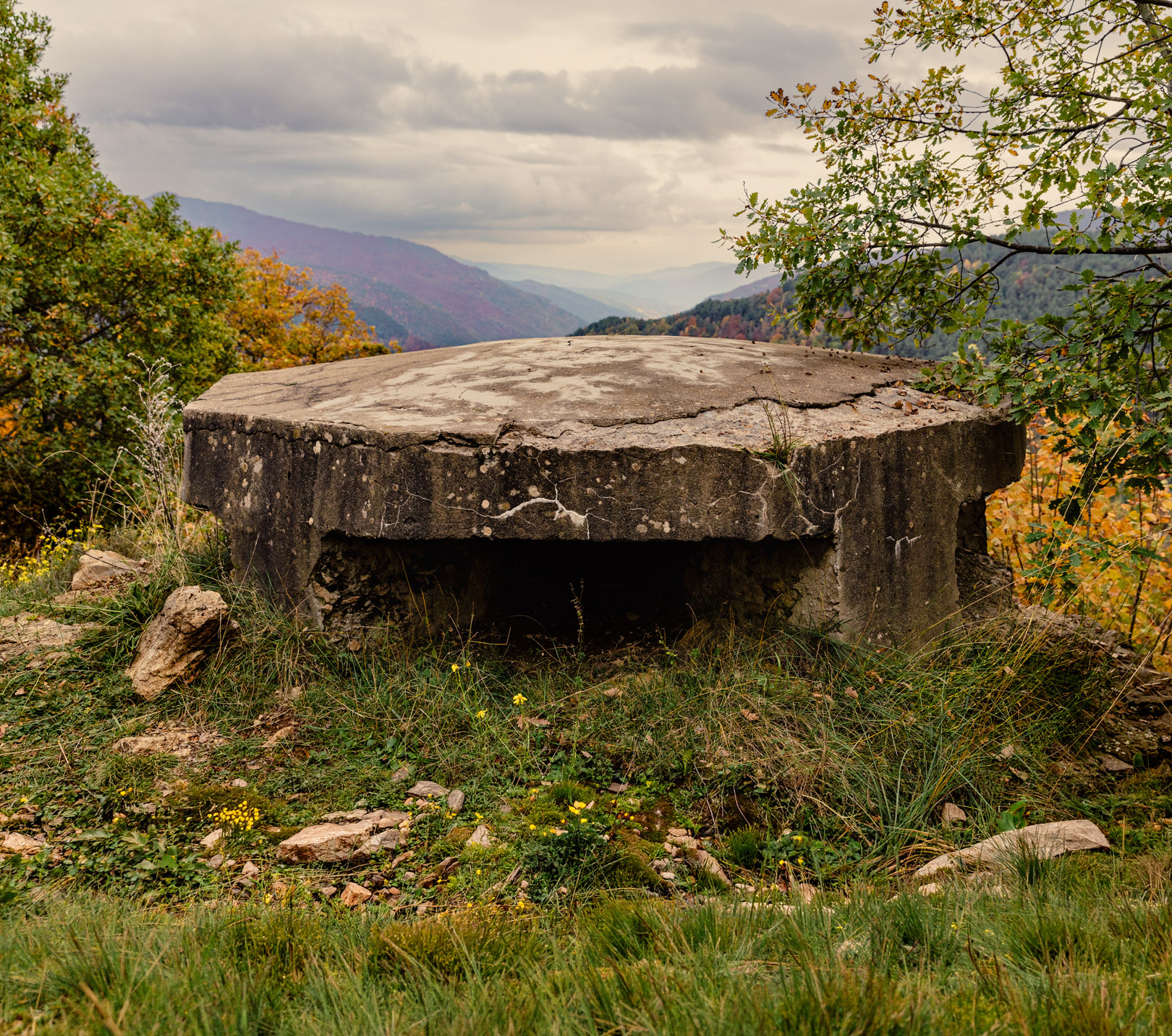 Búnker en el paisaje de los Pirineos